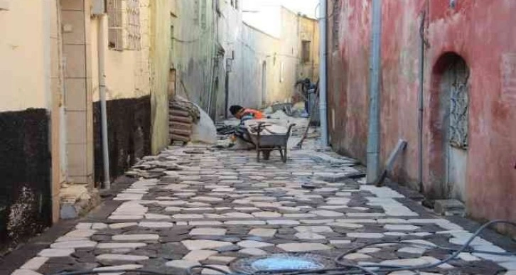 Kilis’in tarihi dar sokakları bazalt taşı döşeniyor
