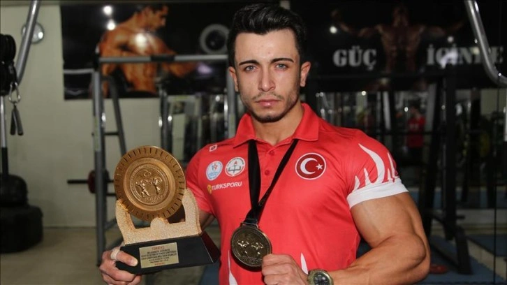 Kilo vermek için başladı, vücut geliştirmede Türkiye şampiyon...