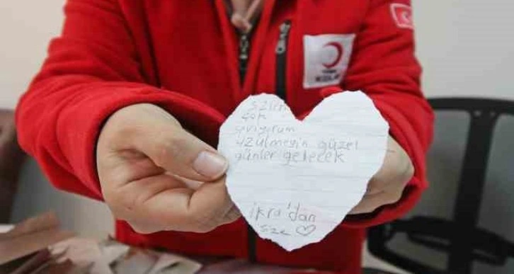 Kızılay Okulu öğrencilerinden depremzedeler için duygulandıran bağış