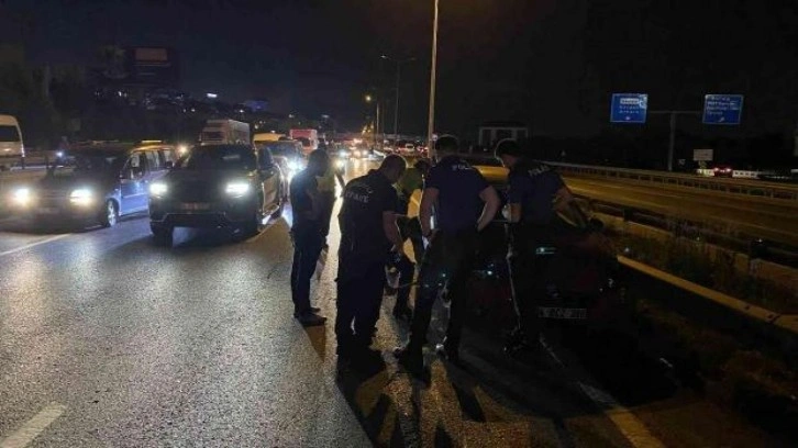 Kocaeli'de iki otomobilin çarpıştığı kaza D-100 kara yolunda ulaşımı aksattı