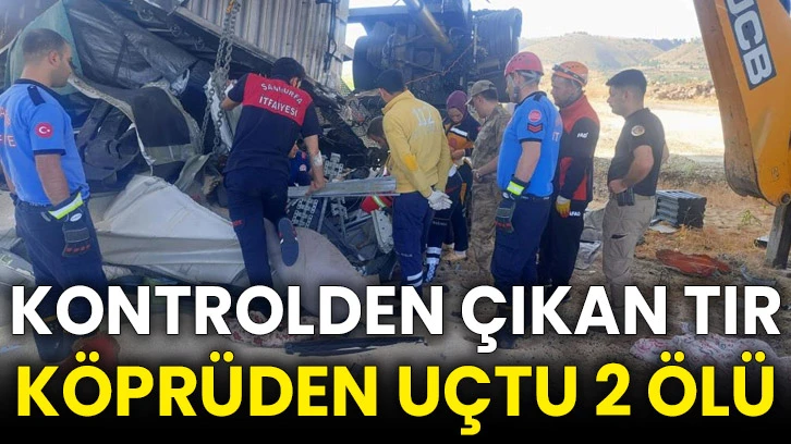 Kontrolden çıkan tır köprüden uçtu 2 ölü