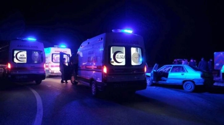 Konya’da yürek burkan kaza: Polis aracına otomobil çarptı: 5’i polis 8 yaralı