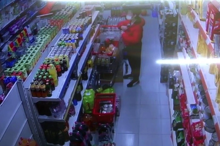 Küçükçekmece’de hırsızlık yapanları market sahibi yakaladı