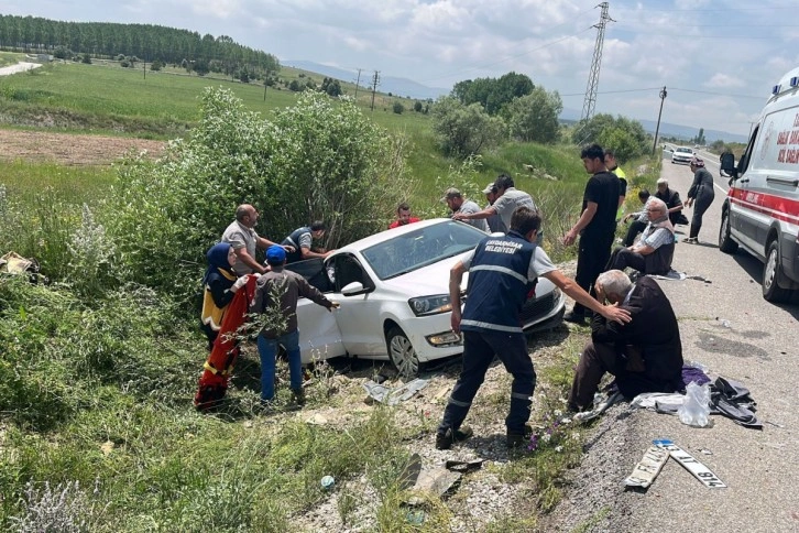 Kütahya'da trafik kazası: 2 ölü, 4 yaralı