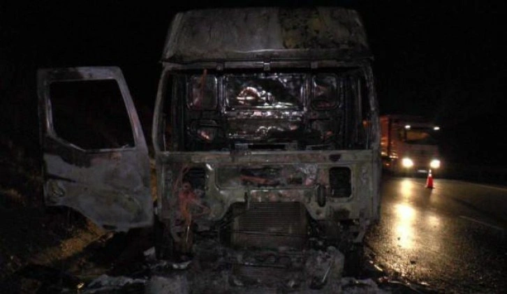 Kuzey Marmara Otoyolu’nda metal yüklü tır alev alev yandı
