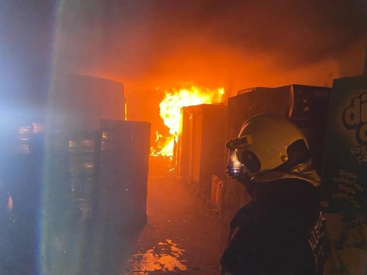 Lüleburgaz’da depo yangını korkuttu