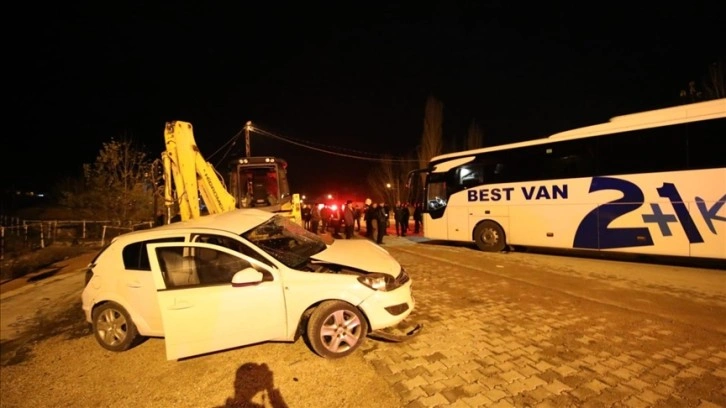 Malatya'da yolcu otobüsüyle otomobilin çarpışması sonucu 1 kişi öldü