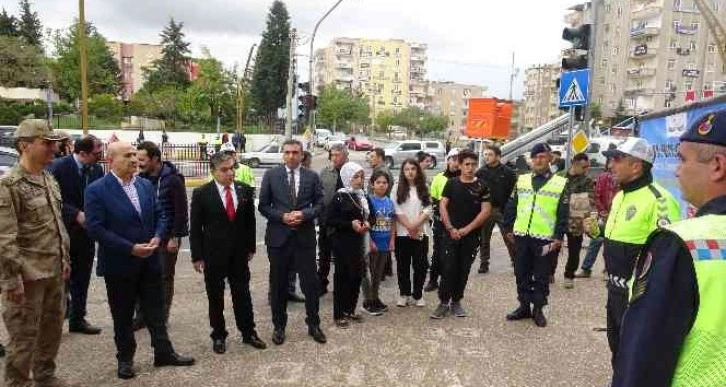 Mardin’de ’Yayalar için 5 adımda güvenli trafik’ mottosu tanıtıldı