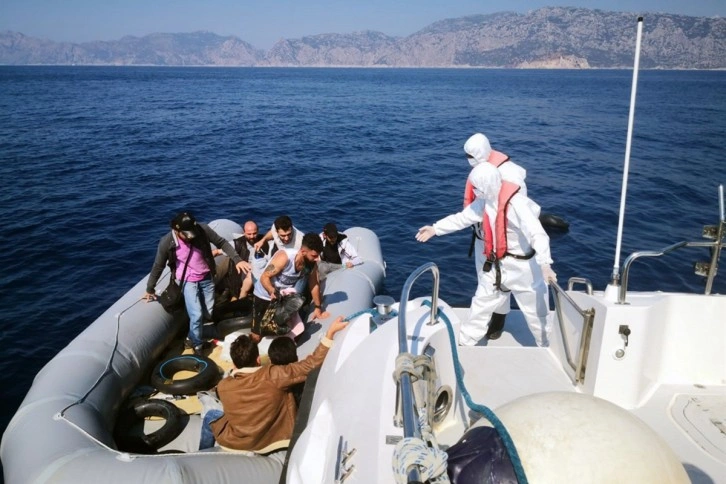 Marmaris’te 15 düzensiz göçmen kurtarıldı