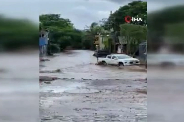 Meksika&rsquo;yı vuran Roslyn Kasırgası&rsquo;nda can kaybı 4&rsquo;e y&uuml;kseldi