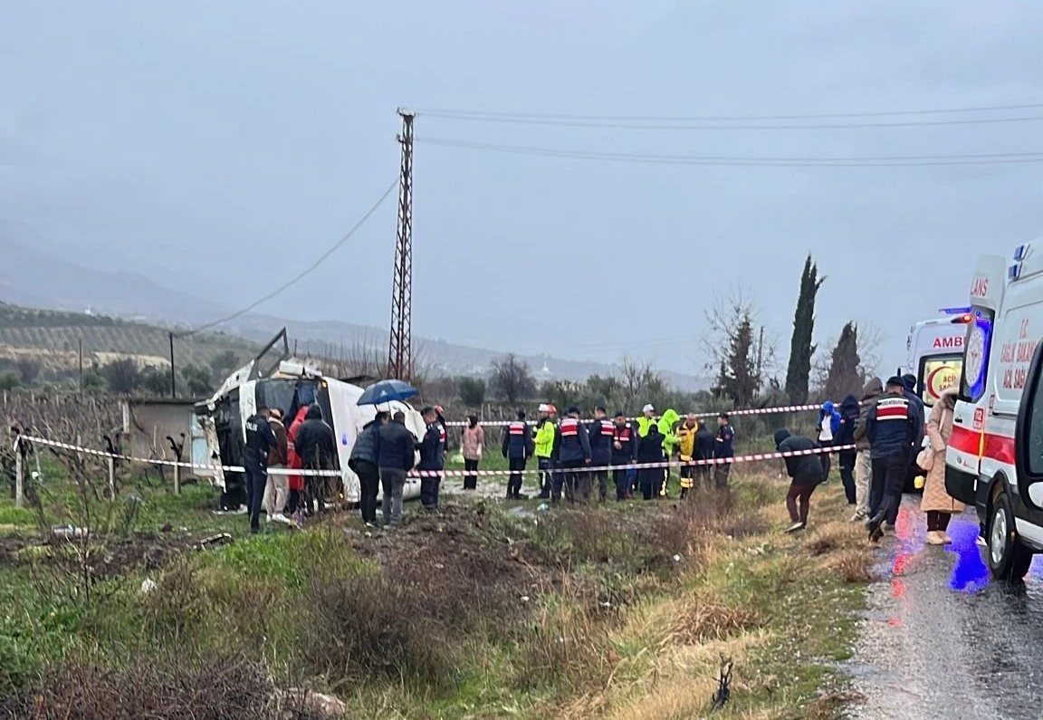 Memurları Taşıyan Servis Kazasında Acı Haber Geldi