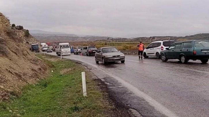 Mersin'de yolcu otobüsü devrildi: 8 kişi yaralandı