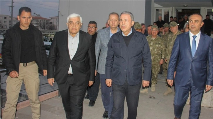 Milli Savunma Bakanı Hulusi Akar, Kilis'te incelemelerde bulundu
