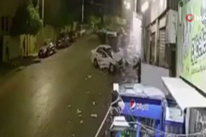 Minibüs park halindeki araca çarparak yayları ezdi: 2 ölü, 6 yaralı