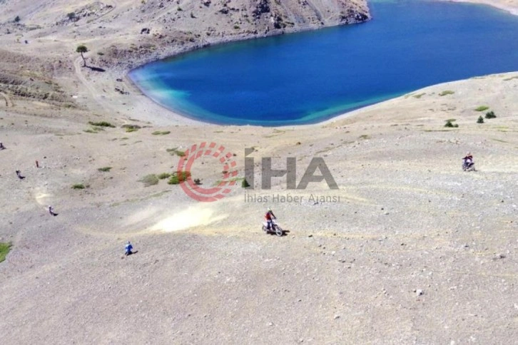 Motosiklet tutkunları 3 bin rakımda adrenaline doydu