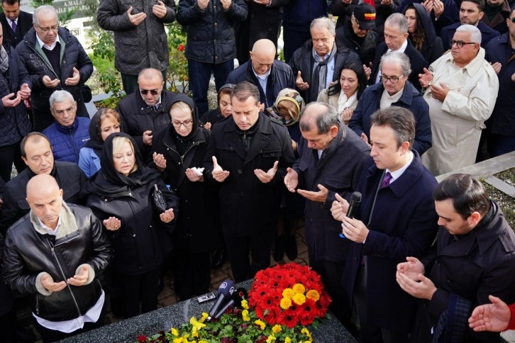 Mustafa Cengiz kabri başında dualarla anıldı