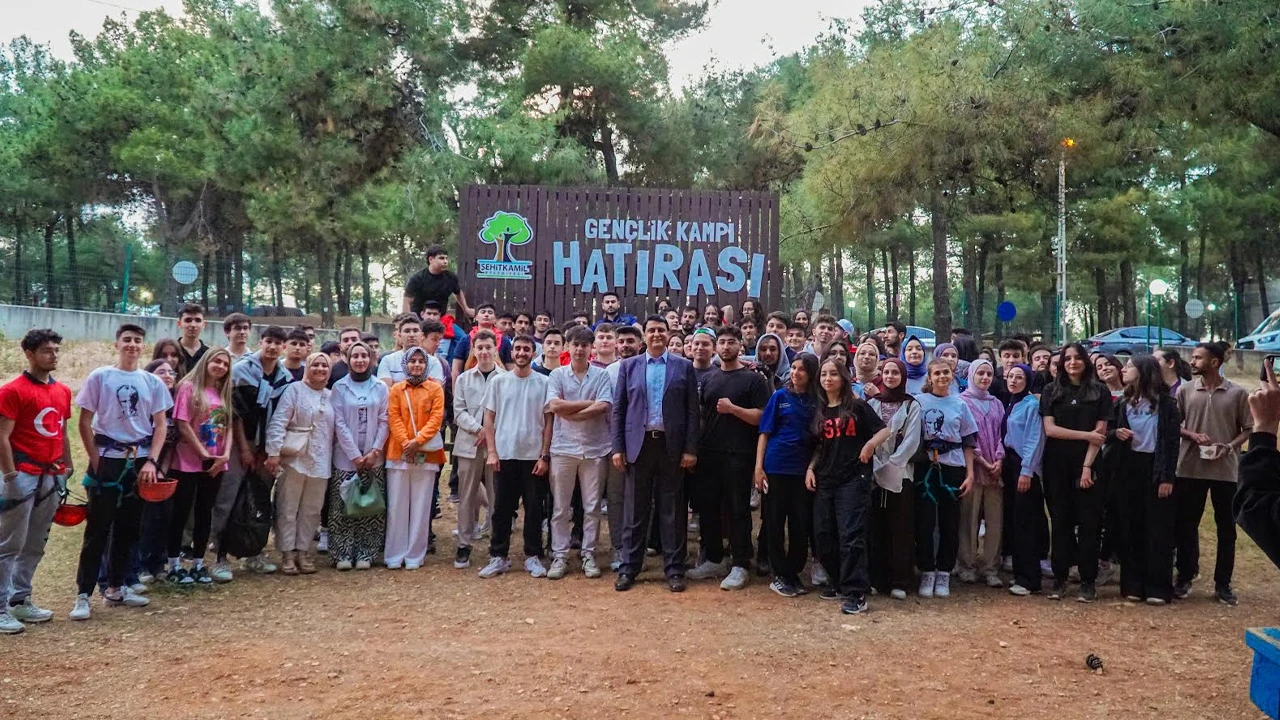 BAŞKAN YILMAZ’DAN GENÇLERE SÜRPRİZ ZİYARET