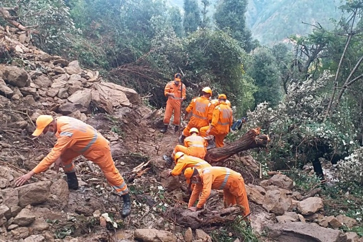Nepal ve Hindistan’daki sel ve toprak kaymalarında 161 kişi öldü