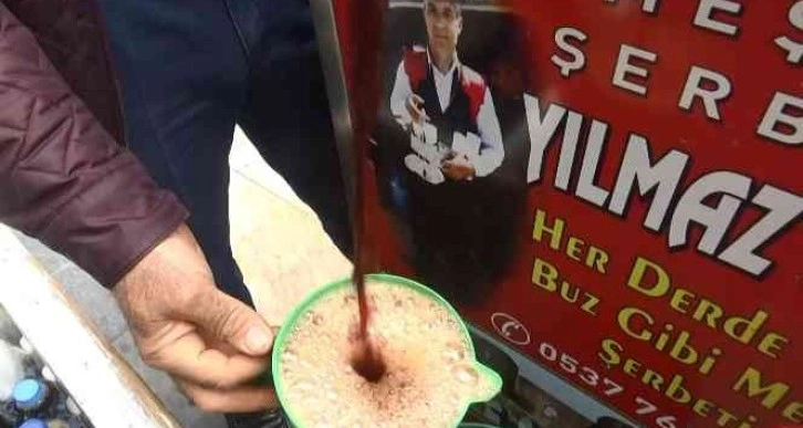Nisan ayında Diyarbakır’daki soğuk hava meyan kökü şerbeti satışlarını etkiledi