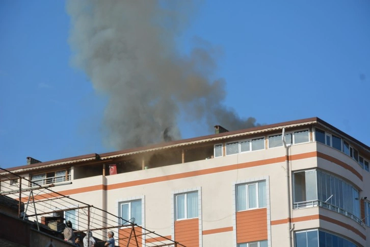 Ordu’da 7 katlı binanın çatı katında yangın
