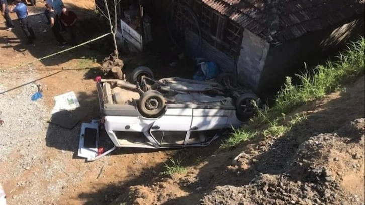 Otomobil evin bahçesine düştü: 3 ölü, 2 yaralı