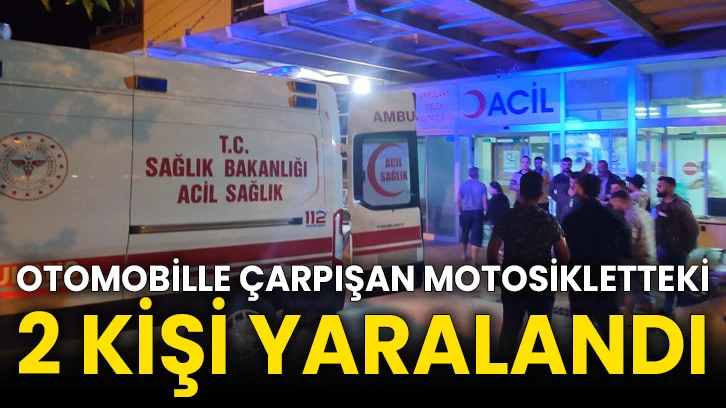 Otomobille çarpışan motosikletteki 2 kişi yaralandı