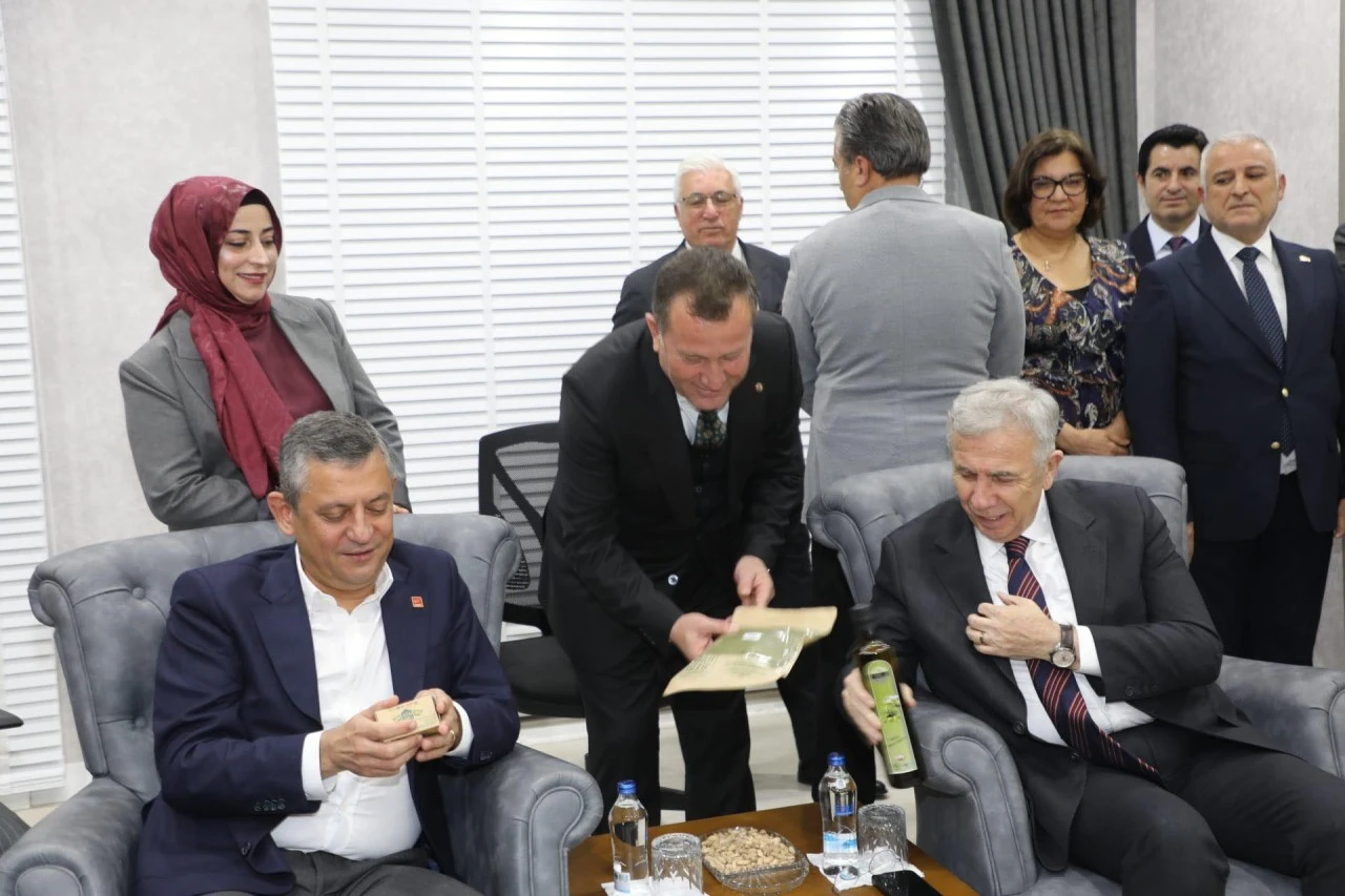 Özel’den Ali Doğan’a Övgü: “Nizip’te Büyük Hizmetler Yapılıyor”