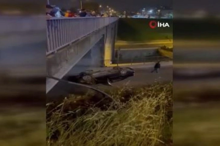 Pendik'te araç köprüden uçtu: 2 yaralı