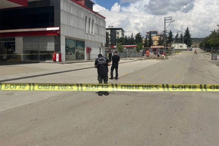 Petrol istasyonunda husumetlisini vurdu: 1 yaralı