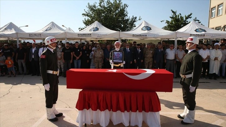 Piyade Er Sofioğlu'nun cenazesi Diyarbakır'da son yolculuğuna uğurlandı