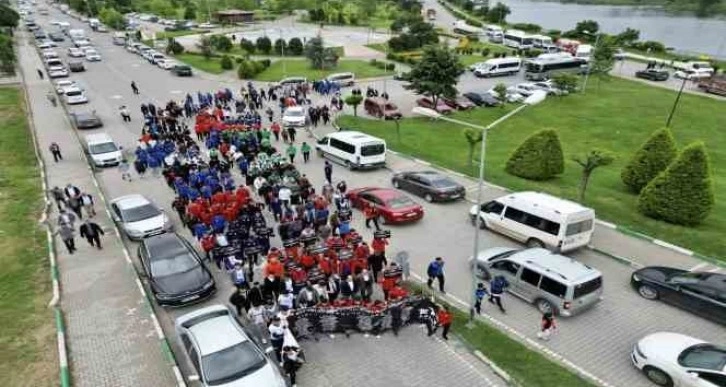 Ragbi takımlarından kortej yürüyüşü