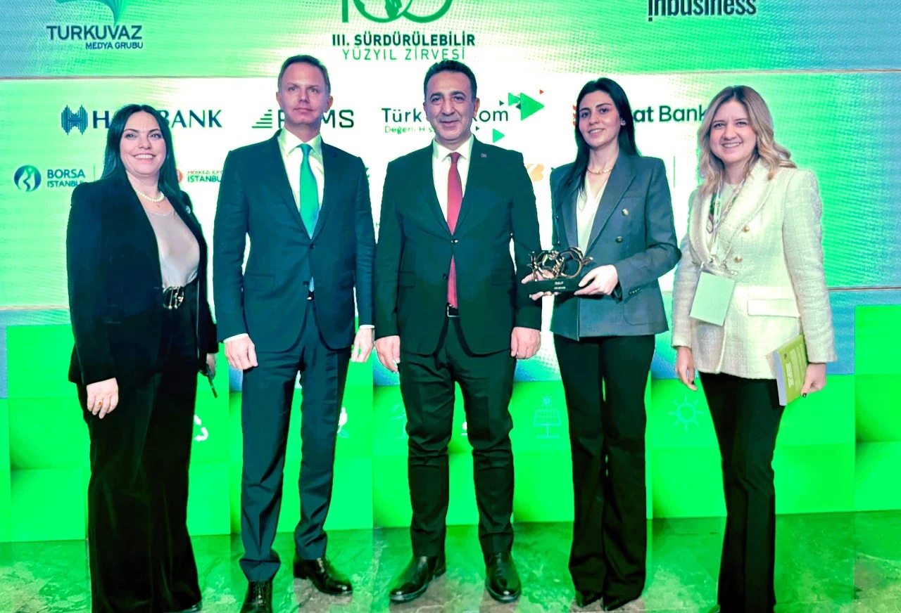 RE&amp;UP, tekstil sekt&ouml;r&uuml;ndeki d&ouml;ng&uuml;sel ekonomi modeliyle S&uuml;rd&uuml;r&uuml;lebilirlik Liderleri &Ouml;d&uuml;l&uuml;&rsquo;n&uuml;n sahibi oldu