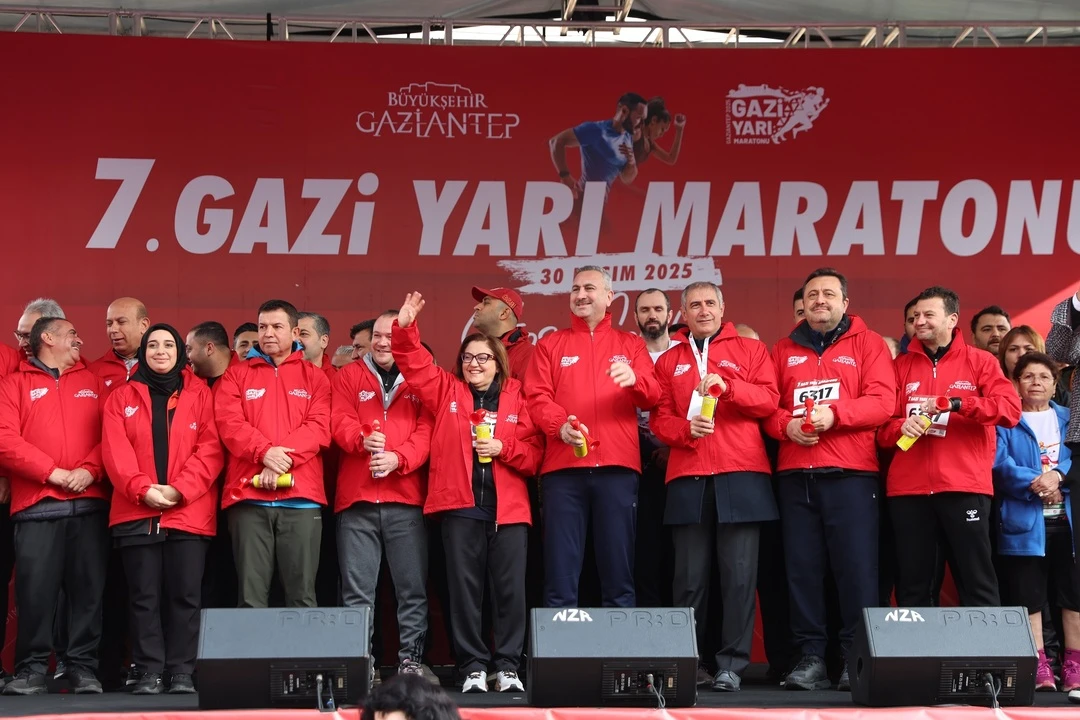 Rekor katılımın olduğu maratonda 6317 şehit anısına koşuldu