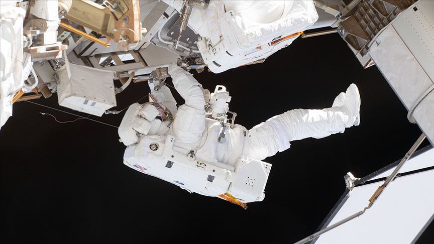 Rus kozmonotlar, UUİ’ye gönderilecek yeni laboratuvara hazırlık için uzay yürüyüşüne çıktı