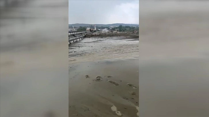 Sağanak nedeniyle kapanan Ankara-Kırıkkale kara yolu yeniden ulaşıma açıldı