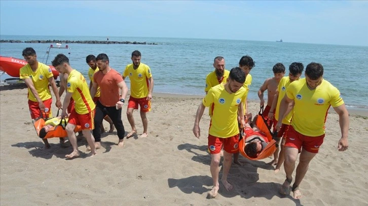 Sakarya sahillerinde hizmet verecek cankurtaranlar zorlu eğitimlerle göreve hazırlanıyor
