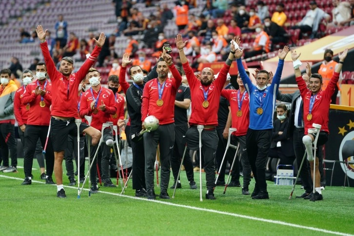 Şampiyon Ampute Futbol Milli Takımı, Galatasaray - Göztepe maçında