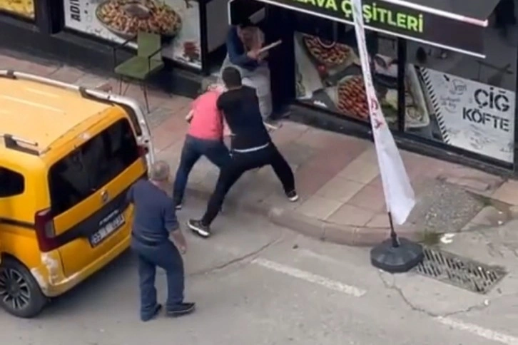 Samsun'da bıçaklı, sopalı kavga kamerada: 1 ölü, 2 yaralı
