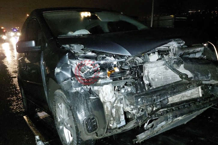Samsun'da bir araç bariyere çarptı: 3 yaralı
