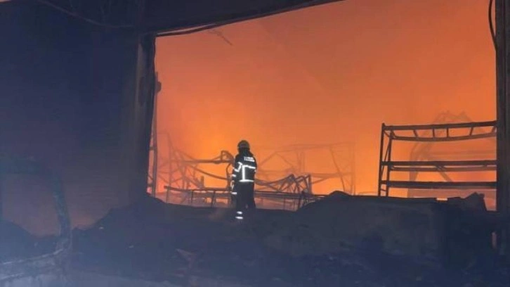 Samsun'da gıda ve kozmetik fabrikasında yangın