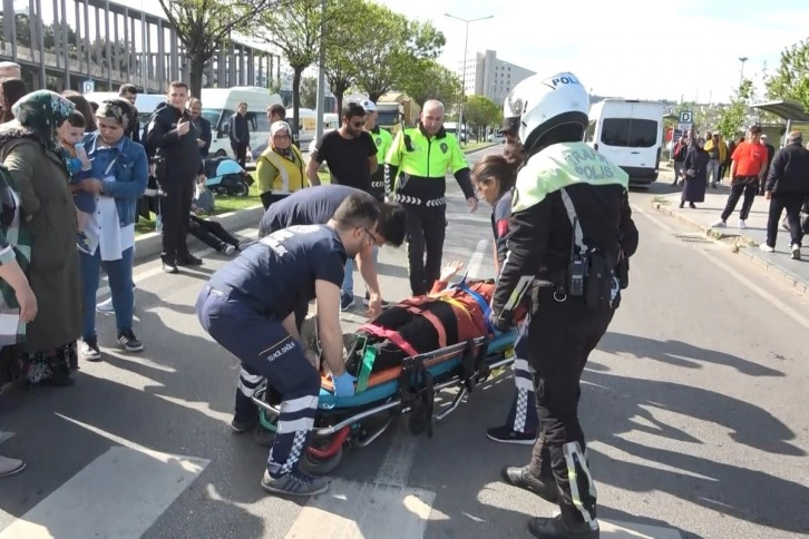 Samsun'da motosiklet yayaya çarptı: 2 yaralı