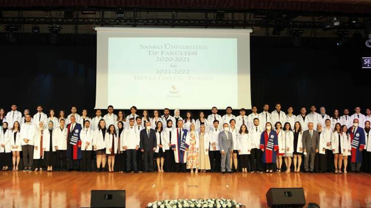 Sanko'da Tıp Fakültesi öğrencileri törenle beyaz önlük giydi