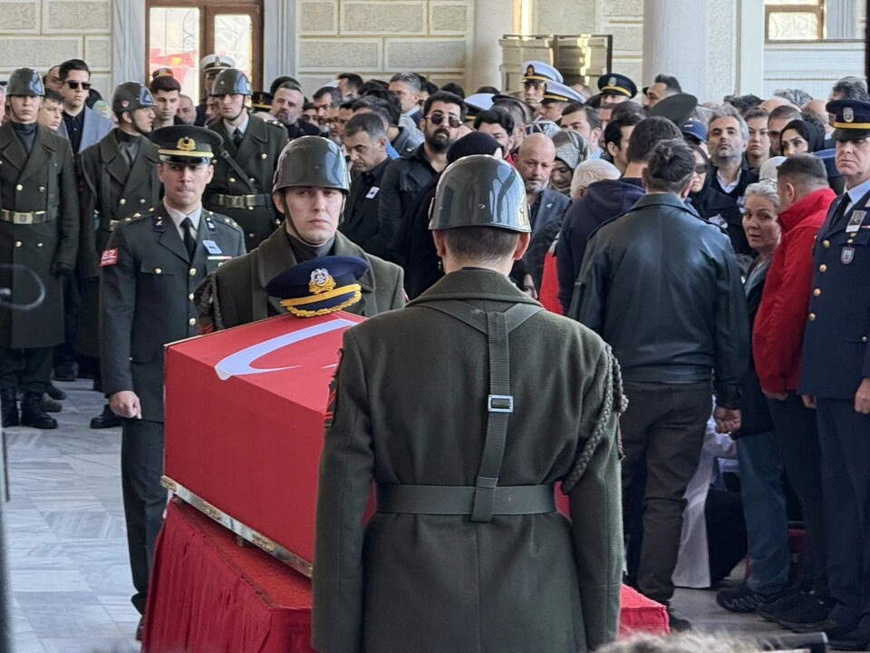 Şehit Pilot Yarbay Gökhan Korkmaz'ın İstanbul'da son yolculuğuna uğurlandı