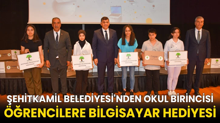 Şehitkamil Belediyesi'nden okul birincisi öğrencilere bilgisayar hediyesi