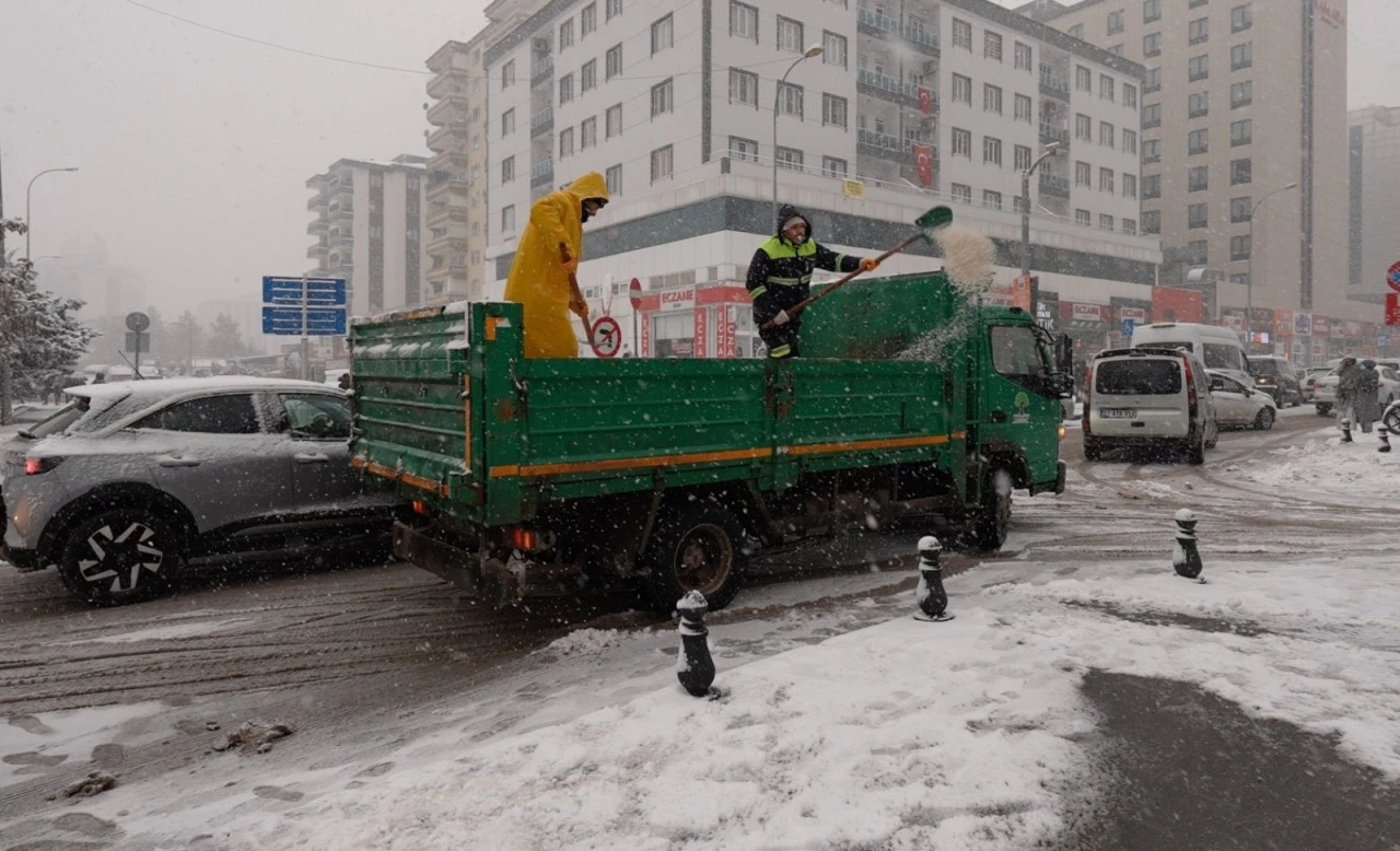 Şehitkamil'de kar mesaisi