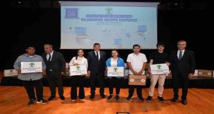 Şehitkamil’deki ortaokul ve lise birincileri ödüllendirildi