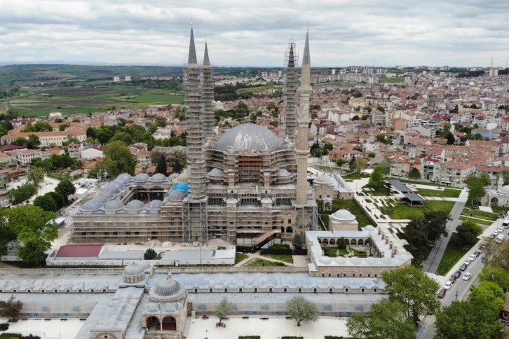 Selimiye Camii'nin dev kubbe aleminin montajı başladı