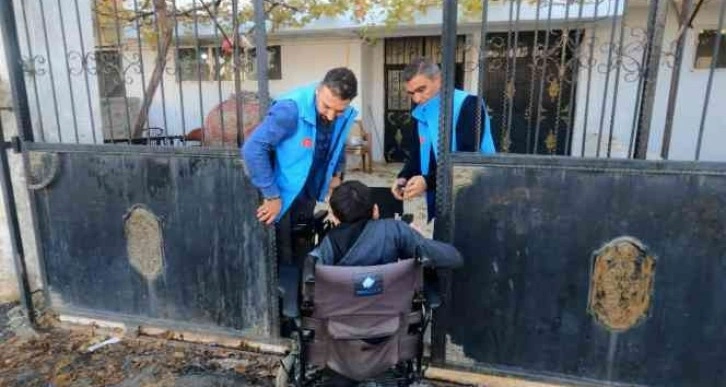 Siirt Belediyesinden engelli vatandaşlara akülü tekerlekli sandalye desteği