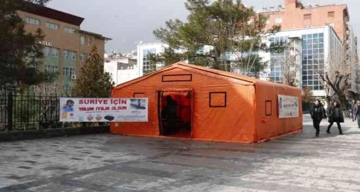 Siirt Valisi Hacıbektaşoğlu, ‘Yolun iyilik olsun’ yardım çadırını ziyaret etti