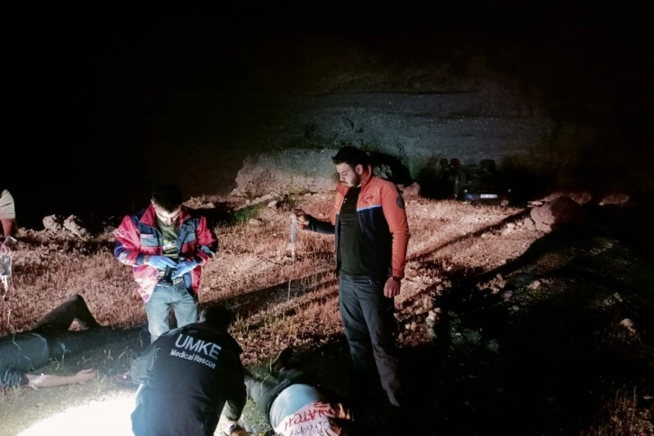 Siirt'te otomobil takla attı: 2 yaralı